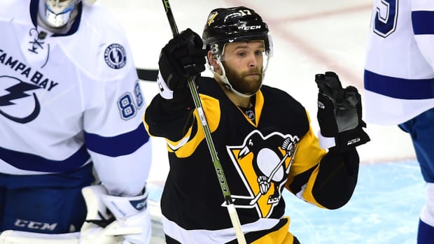 bryan-rust-three-stars-crosby-vasilevskiy-pittsburgh-penguins-tampa-bay-lightning.jpg